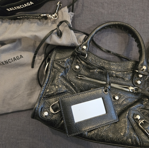 BLAENCIAGA Agneau Mini city with logo strap - Picture 10 of 10